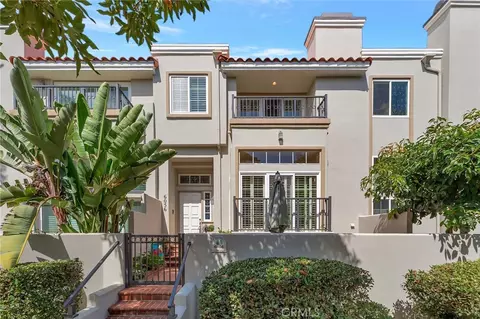 6065 Shadowbrook Cir, Huntington Beach, CA 92648