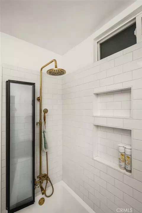 Bath - 1430 Temple Ave, Long Beach, CA 90804 photo 3 of 7