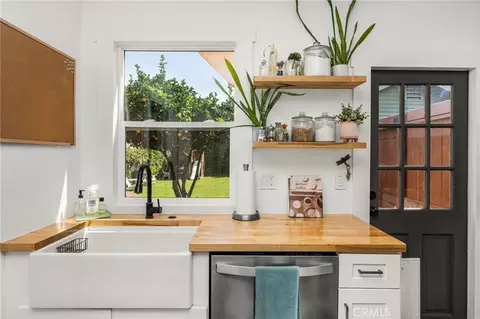Kitchen - 1430 Temple Ave, Long Beach, CA 90804 photo 4 of 5