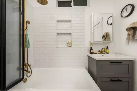 Bath - 1430 Temple Ave, Long Beach, CA 90804 photo 5 of 7