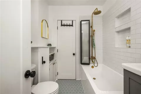 Bath - 1430 Temple Ave, Long Beach, CA 90804 photo 2 of 7
