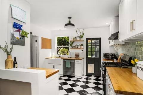 Kitchen - 1430 Temple Ave, Long Beach, CA 90804 photo 3 of 5