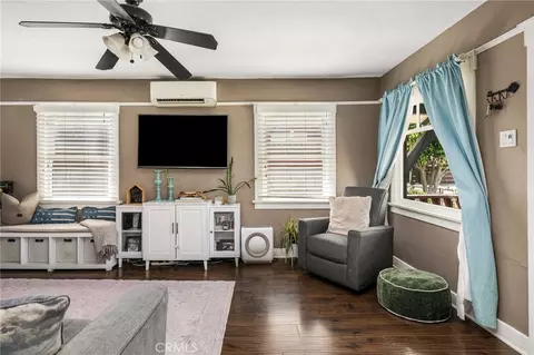 Living - 1430 Temple Ave, Long Beach, CA 90804 photo 2 of 2