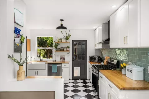 Kitchen - 1430 Temple Ave, Long Beach, CA 90804 photo 2 of 5