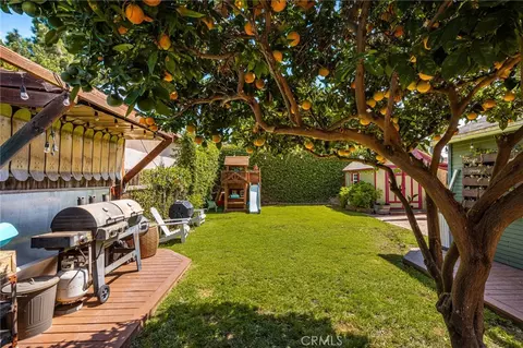 Exterior - 1430 Temple Ave, Long Beach, CA 90804 photo 4 of 15