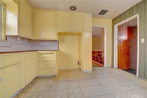 Kitchen - 14778 Valencia Ave, Fontana, CA 92335 photo 2 of 3