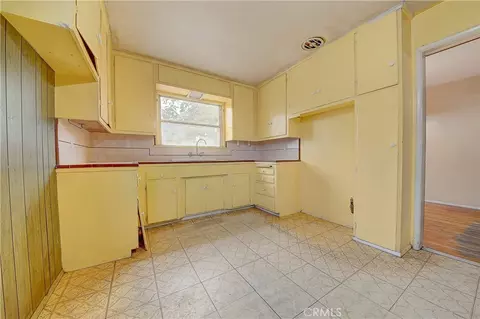Kitchen - 14778 Valencia Ave, Fontana, CA 92335 photo 3 of 3
