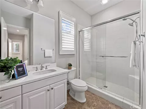 Bath - 75 Thornapple, Irvine, CA 92620 photo 2 of 6