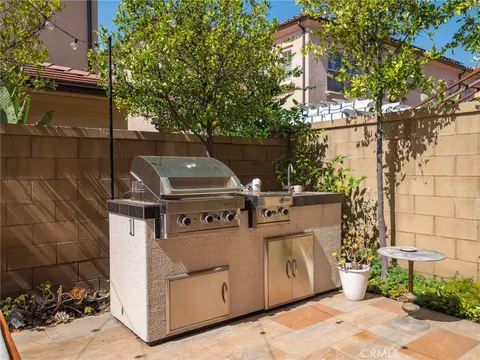 Exterior - 75 Thornapple, Irvine, CA 92620 photo 7 of 7