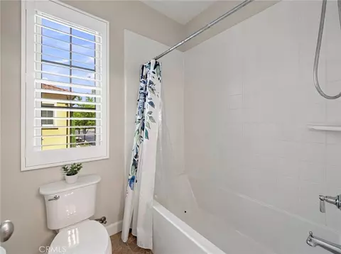 Bath - 75 Thornapple, Irvine, CA 92620 photo 5 of 6