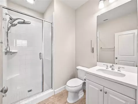 Bath - 75 Thornapple, Irvine, CA 92620 photo 6 of 6