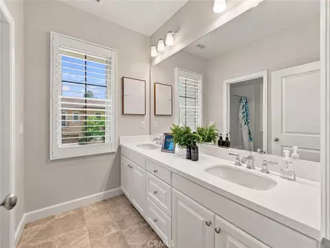 Bath - 75 Thornapple, Irvine, CA 92620 photo 4 of 6