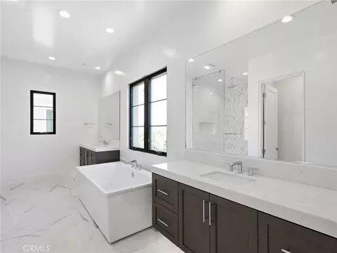 Bath - 454 Ridgecrest, Irvine, CA 92602 photo 4 of 9