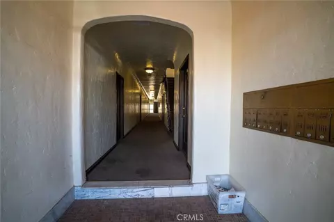 Entry Way - 820 Cedar Ave, Long Beach, CA 90813 photo 1 of 4