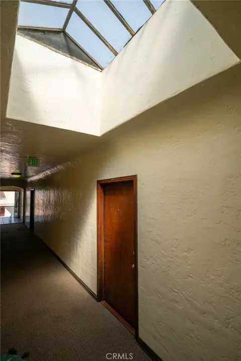 Entry Way - 820 Cedar Ave, Long Beach, CA 90813 photo 3 of 4