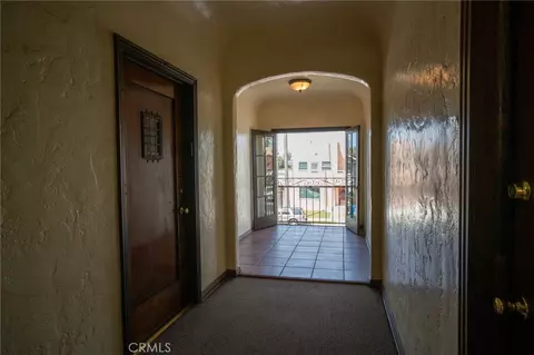 Entry Way - 820 Cedar Ave, Long Beach, CA 90813 photo 2 of 4