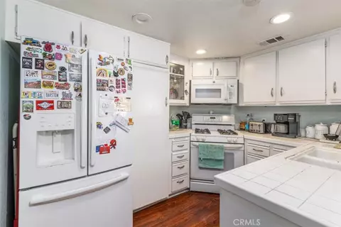 Kitchen - 1731 E 68th #5, Long Beach, CA 90805 photo 8 of 8
