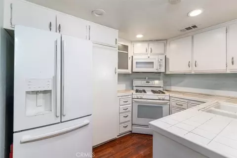 Kitchen - 1731 E 68th #5, Long Beach, CA 90805 photo 4 of 8
