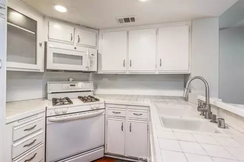 Kitchen - 1731 E 68th #5, Long Beach, CA 90805 photo 3 of 8
