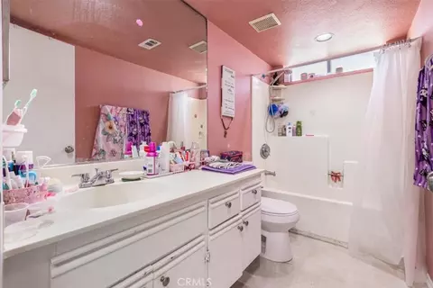 Bath - 1731 E 68th #5, Long Beach, CA 90805 photo 11 of 12