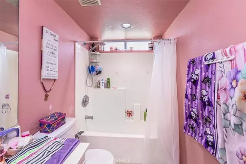 Bath - 1731 E 68th #5, Long Beach, CA 90805 photo 10 of 12
