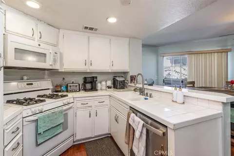Kitchen - 1731 E 68th #5, Long Beach, CA 90805 photo 7 of 8