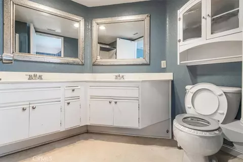Bath - 1731 E 68th #5, Long Beach, CA 90805 photo 3 of 12