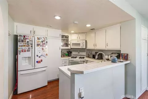 Kitchen - 1731 E 68th #5, Long Beach, CA 90805 photo 6 of 8