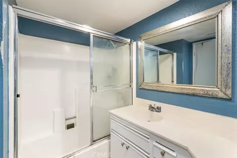 Bath - 1731 E 68th #5, Long Beach, CA 90805 photo 4 of 12