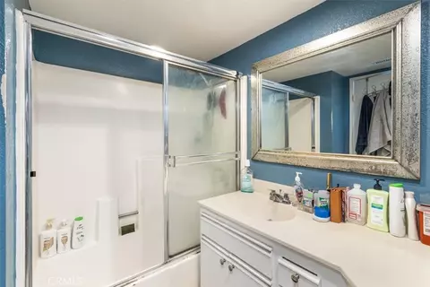 Bath - 1731 E 68th #5, Long Beach, CA 90805 photo 9 of 12