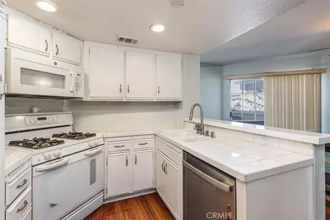 Kitchen - 1731 E 68th #5, Long Beach, CA 90805 photo 2 of 8