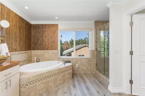 Bath - 1377 Knoll Rd, Redlands, CA 92373 photo 5 of 6
