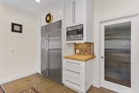 Kitchen - 1377 Knoll Rd, Redlands, CA 92373 photo 9 of 11