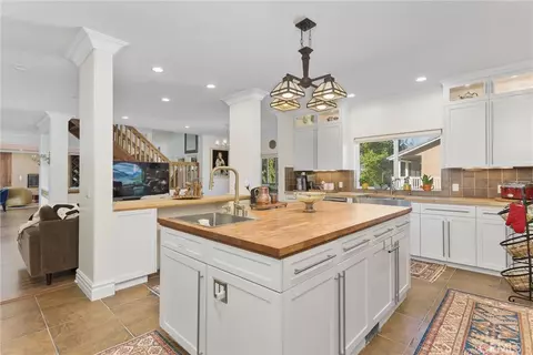 Kitchen - 1377 Knoll Rd, Redlands, CA 92373 photo 6 of 11