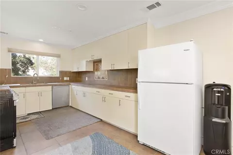 Kitchen - 1377 Knoll Rd, Redlands, CA 92373 photo 10 of 11