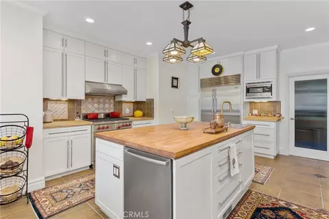 Kitchen - 1377 Knoll Rd, Redlands, CA 92373 photo 8 of 11
