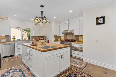 Kitchen - 1377 Knoll Rd, Redlands, CA 92373 photo 4 of 11