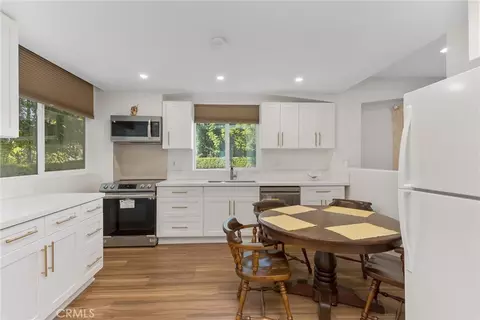 Kitchen - 1377 Knoll Rd, Redlands, CA 92373 photo 3 of 11