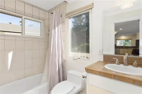 Bath - 1377 Knoll Rd, Redlands, CA 92373 photo 6 of 6
