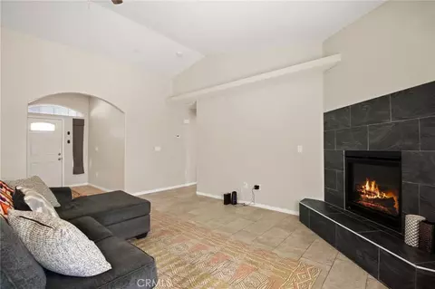Living - 8537 11th Ave, Hesperia, CA 92345 photo 4 of 5