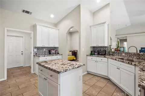Entry Way - 8537 11th Ave, Hesperia, CA 92345 photo 1 of 3