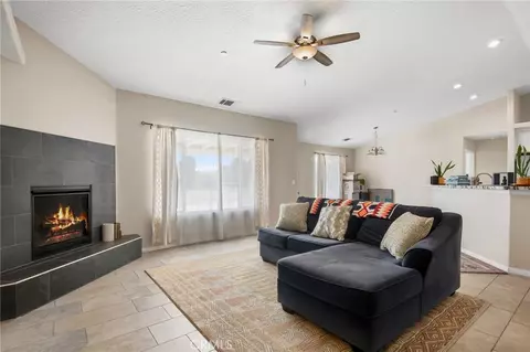 Living - 8537 11th Ave, Hesperia, CA 92345 photo 3 of 5