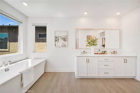 Bath - 174 Sash, Irvine, CA 92618 photo 4 of 5