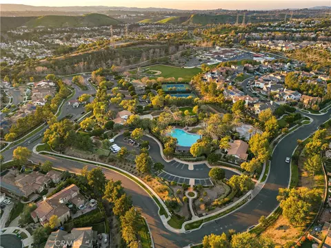 View/Area - 2 Galaxy Isle, Ladera Ranch, CA 92694 photo 8 of 9