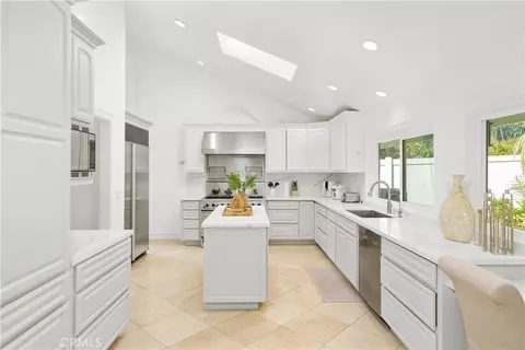 Kitchen - 31 Silver Cres, Irvine, CA 92603 photo 2 of 6