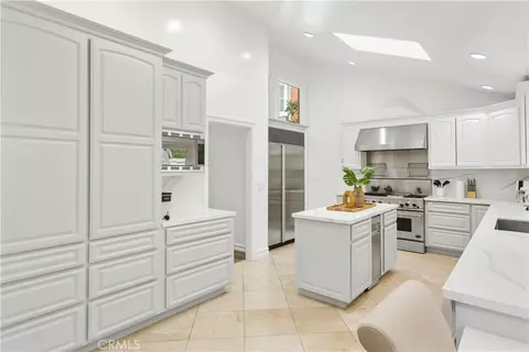 Kitchen - 31 Silver Cres, Irvine, CA 92603 photo 4 of 6