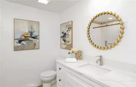 Bath - 31 Silver Cres, Irvine, CA 92603 photo 3 of 6