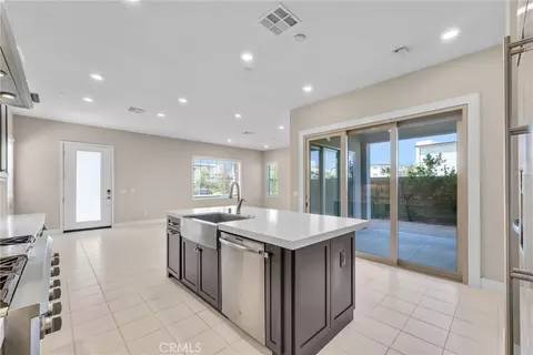 Entry Way - 128 Character, Irvine, CA 92618 photo 3 of 6
