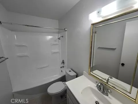 Bath - 31 Meadowgrass, Irvine, CA 92604 photo 1 of 2