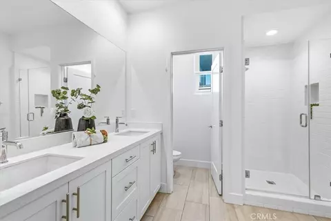 Bath - 142 Allusion, Irvine, CA 92618 photo 4 of 5